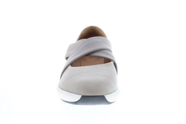 Clarks Un Rio Cross 26147604 Womens Gray Leather Lifestyle Sneakers Shoes For Sale - Image 3